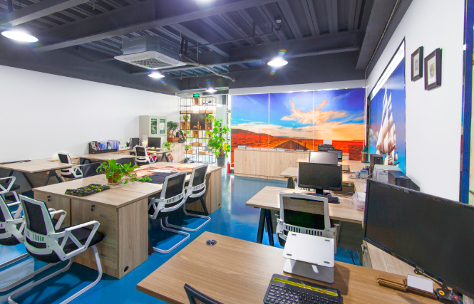 蓝色地板：办公室设计的新宠